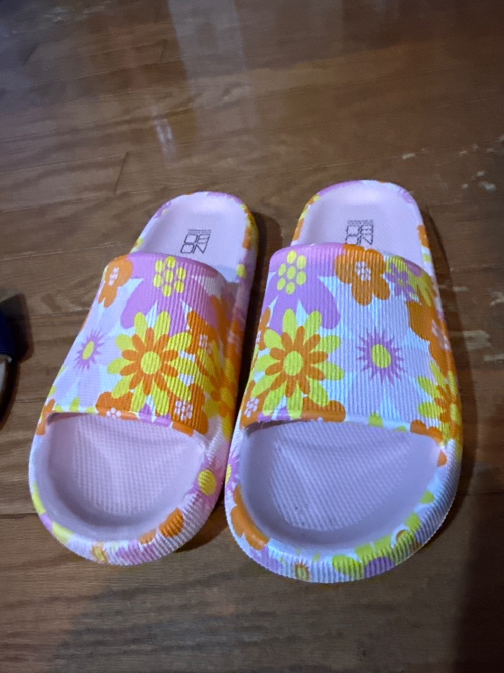 Flower flip flops